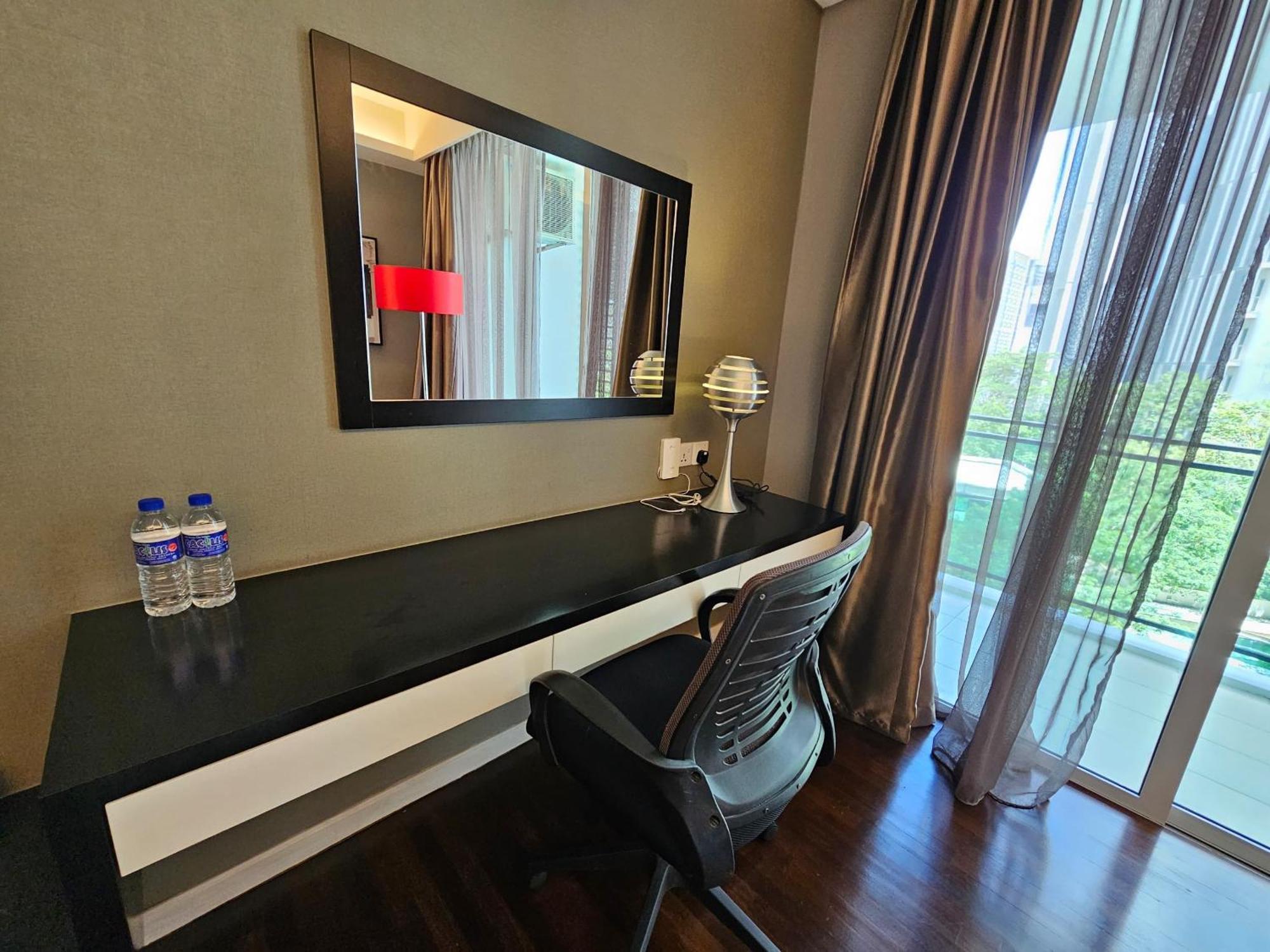 Shore Studio Rivercity View Малакка Экстерьер фото